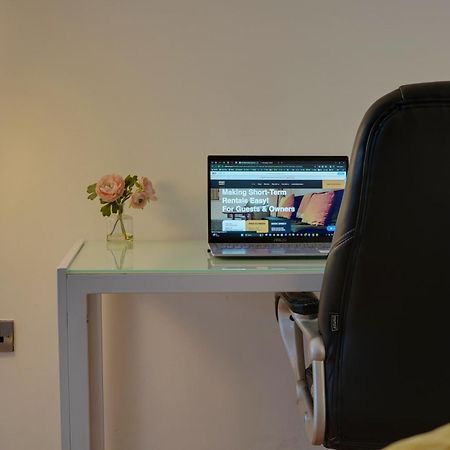 Stylish 2 Bed Apt 18 - City Centre, Free Parking, Espresso Machine & Netflix - Hosted By Stay Host Save Σέφιλντ Εξωτερικό φωτογραφία