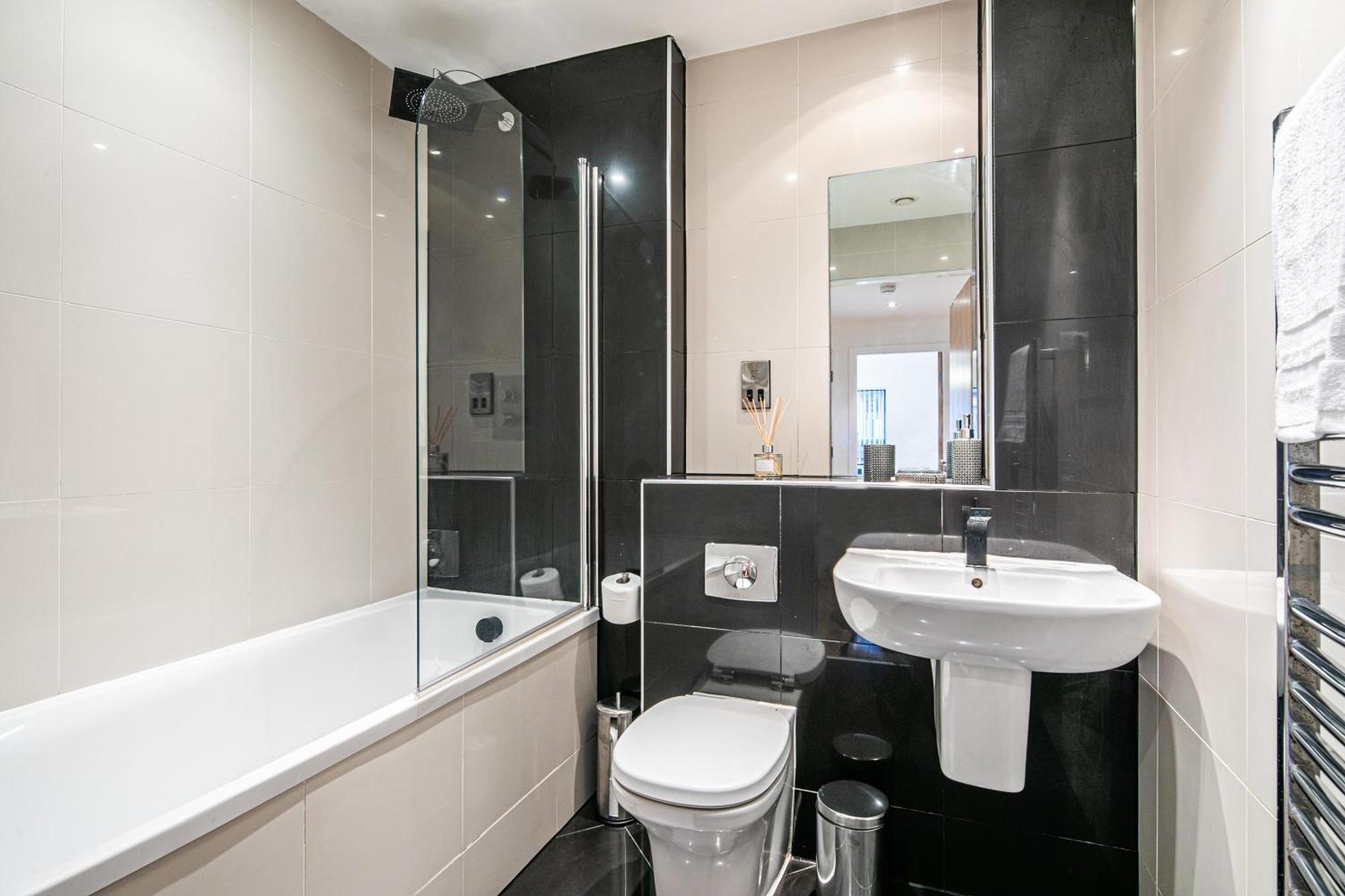 Stylish 2 Bed Apt 18 - City Centre, Free Parking, Espresso Machine & Netflix - Hosted By Stay Host Save Σέφιλντ Εξωτερικό φωτογραφία